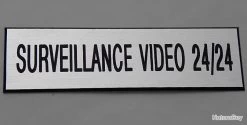 Panneau Adhésif SURVEILLANCE VIDEO 24/24 Argenté Format 10x30 Cm