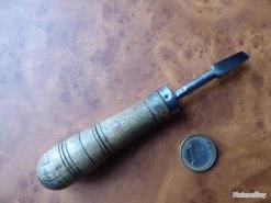 Petit Tournevis Manche Bois Virole Laiton Panne De 7 Mm (pour Coffret De Pistolet Ou Arme Ancienne)