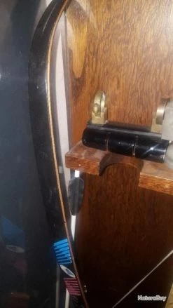 Vitrine A Fusil.Tout En Chêne.5 Emplàcement. Moi Je Mettais 7 Fusils. 1 72 De Haut 69 De Large . .