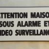 Panneau "ATTENTION MAISON SOUS ALARME ET VIDEO SURVEILLANCE" Format 98 X 200 Mm Fond BLANC