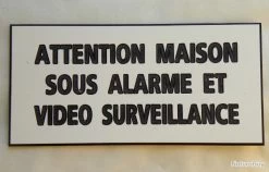 Panneau "ATTENTION MAISON SOUS ALARME ET VIDEO SURVEILLANCE" Format 98 X 200 Mm Fond BLANC
