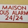 Panneau "MAISON SOUS ALARME 24/24" Format 98 X 200 Mm Fond BLANC TEXTE ROUGE