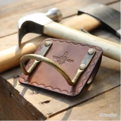 Porte Marteau Artisanal En Cuir Véritable Robuste -- LIVRAISON OFFERTE -Des outils pour votre vie. 00004 Porte marteau artisanal en cuir veritable robuste LIVRAISON OFFERTE