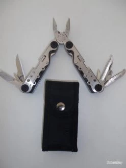 Bricolez Avec Coffret Pinces Multifonctions Et Montre ( Noir Et Alu ) 14 Bricolez Avec Coffret Pinces Multifonctions Et Montre ( Noir Et Alu ) -Des outils pour votre vie. 00006 Bricolez avec Coffret Pinces Multifonctions Montre Noir Alu