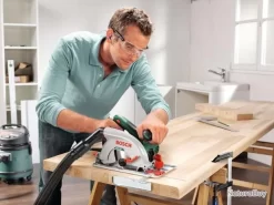 Scie Circulaire Filaire 1200 W Ø 160 X 20 Mm Avec Butée Parallèle PKS 55 Bosch -Des outils pour votre vie. 00015 Scie circulaire filaire 1200 W O 160 x 20 mm avec butee parallele PKS 55 Bosch